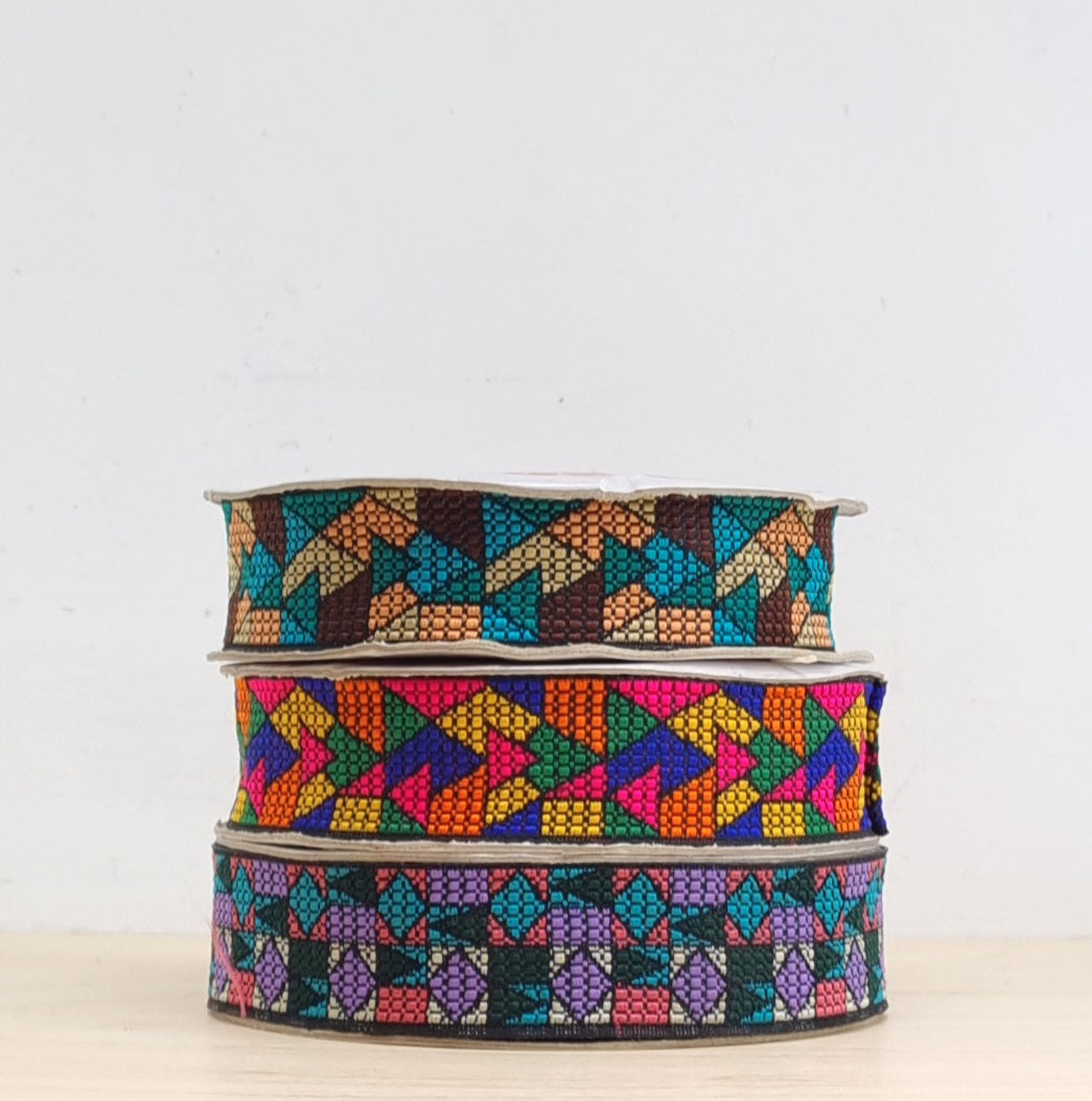 Woven graphic trimmings