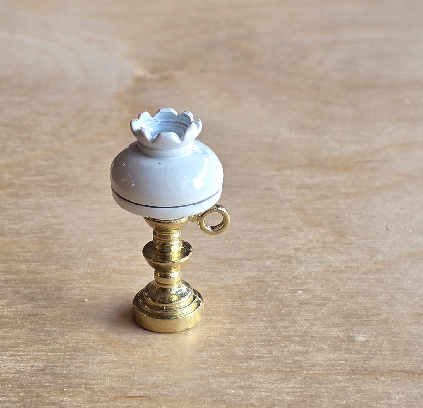 Mini storm lamp