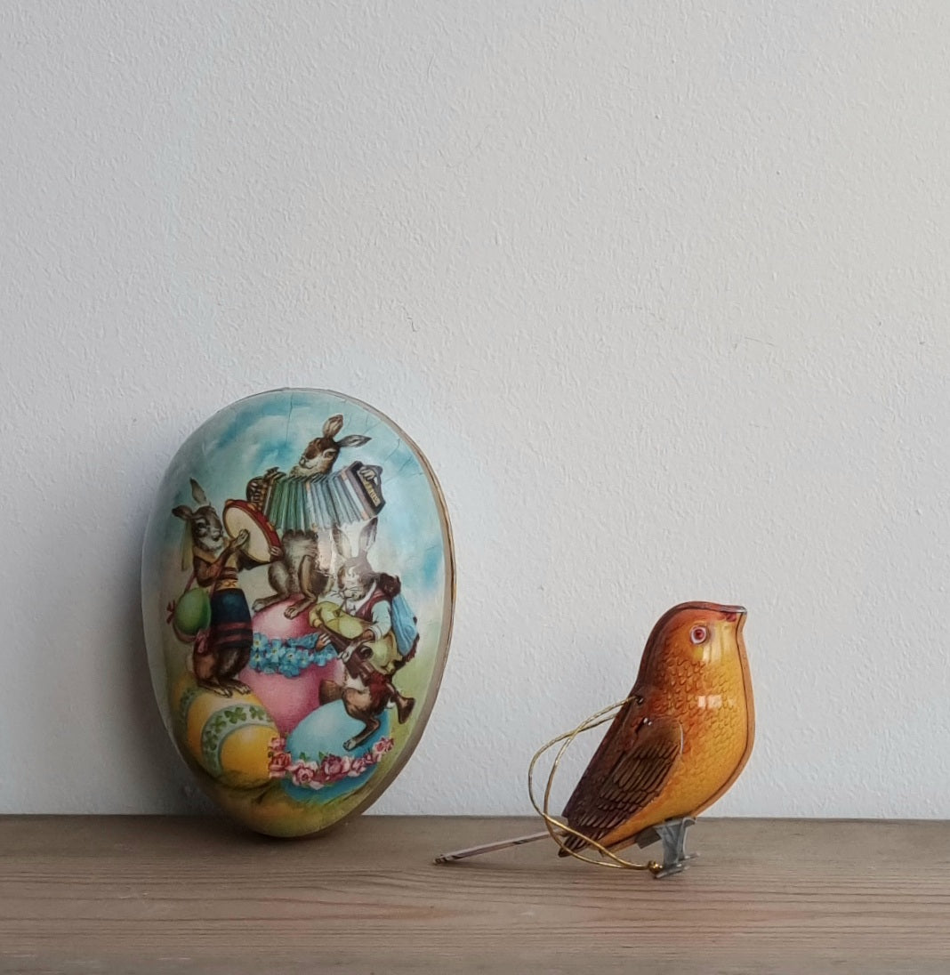 Bird decoration in an egg
