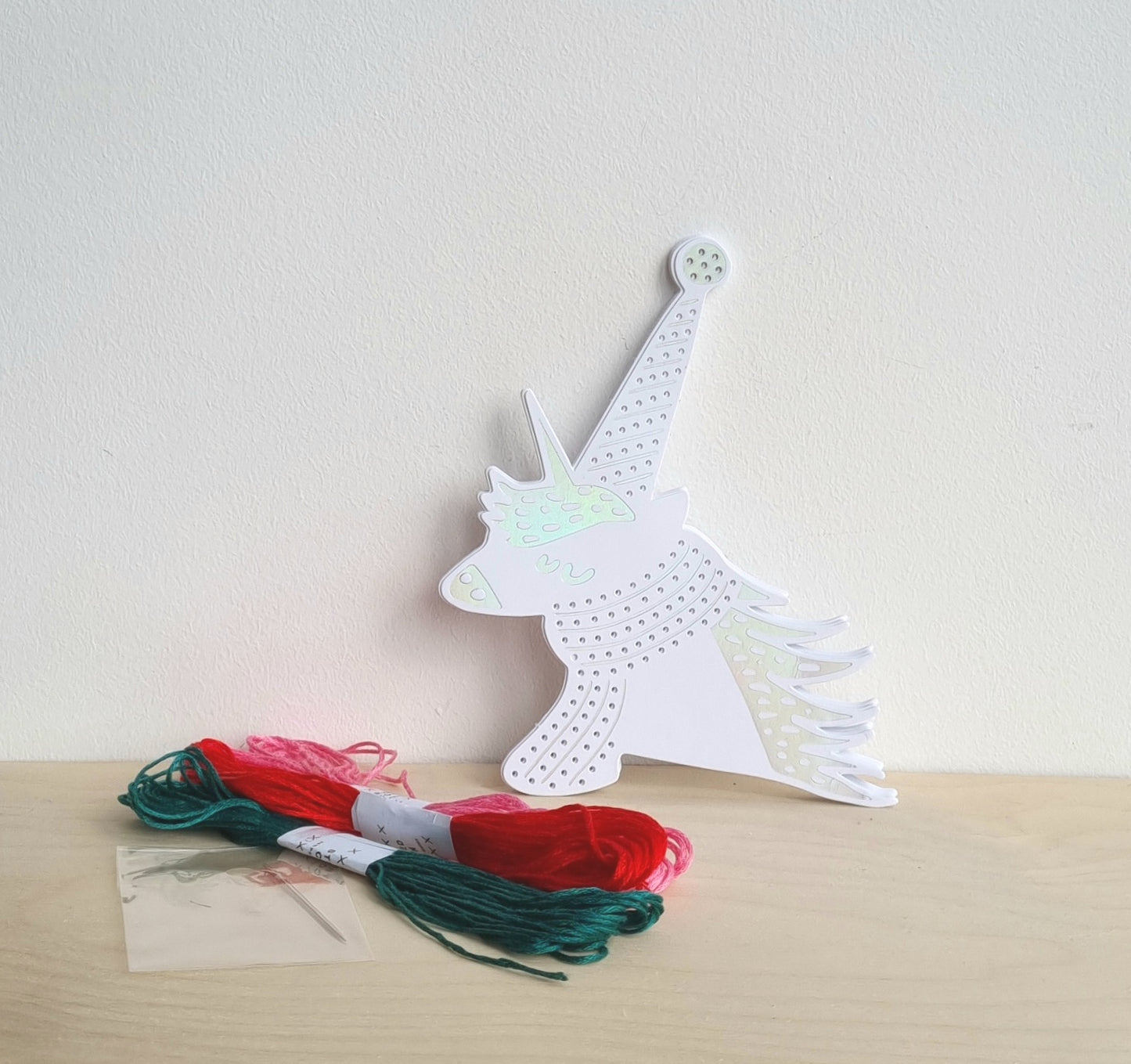 8 unicorn tags to embroider