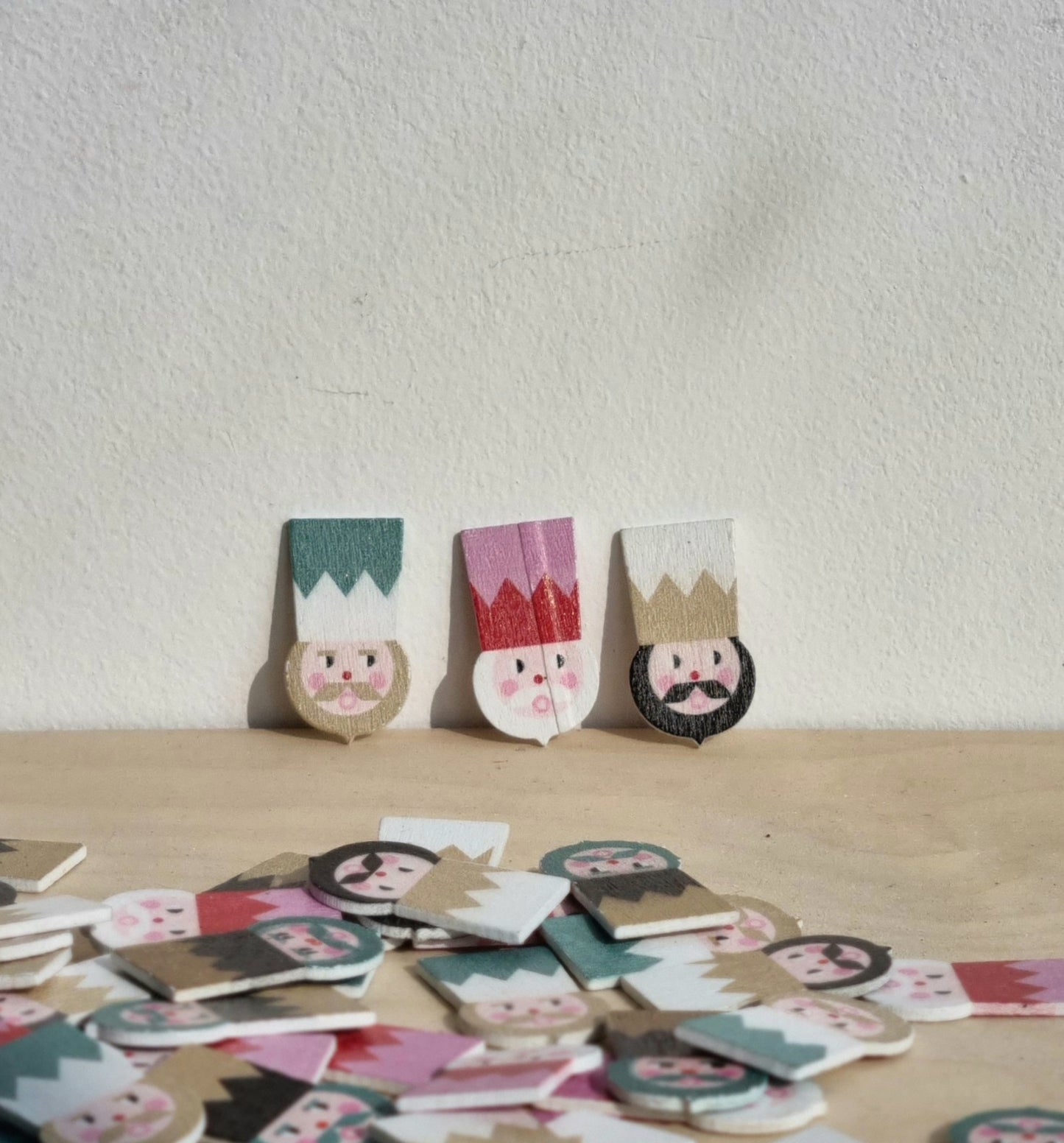 Nut cracker wooden confetti