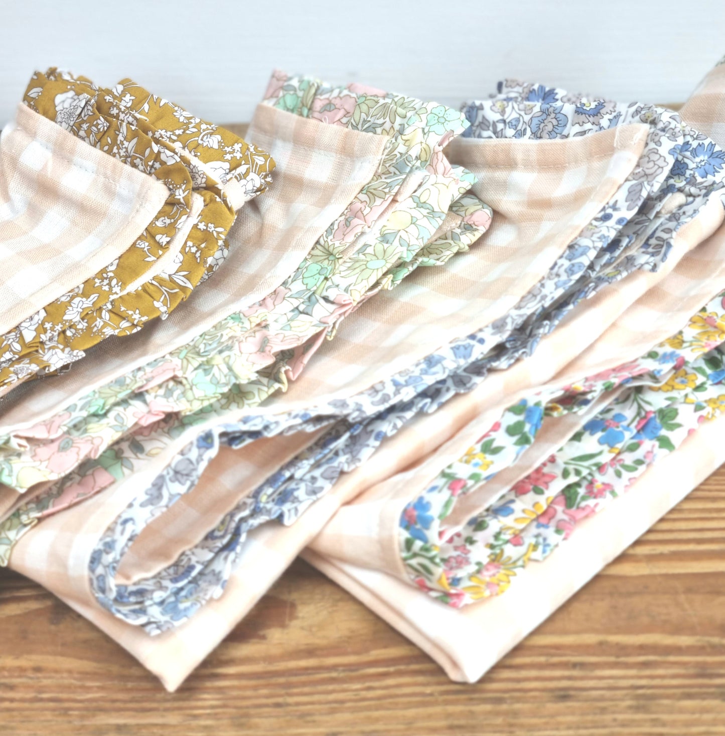 Floral trim napkin