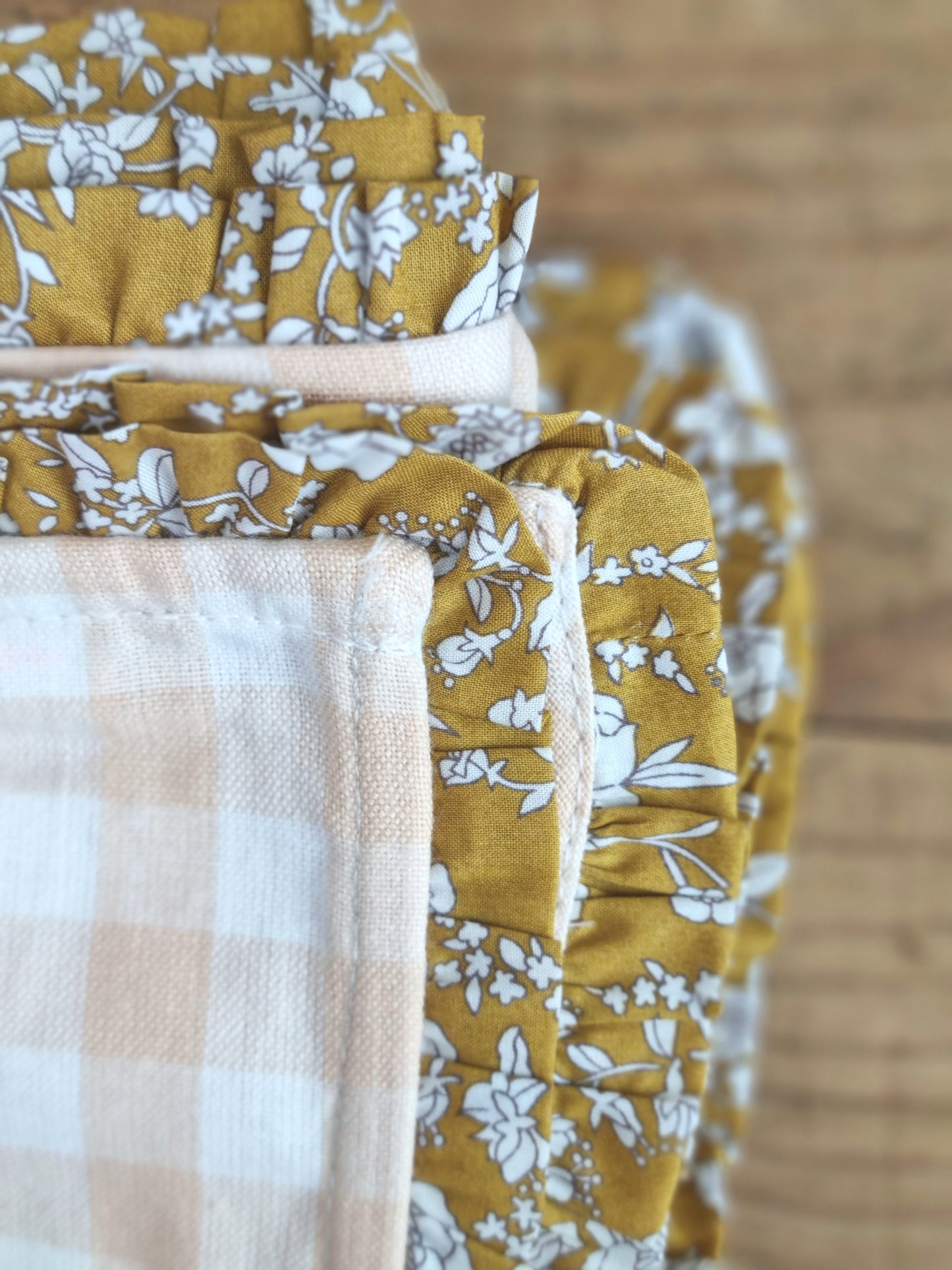 Floral trim napkin