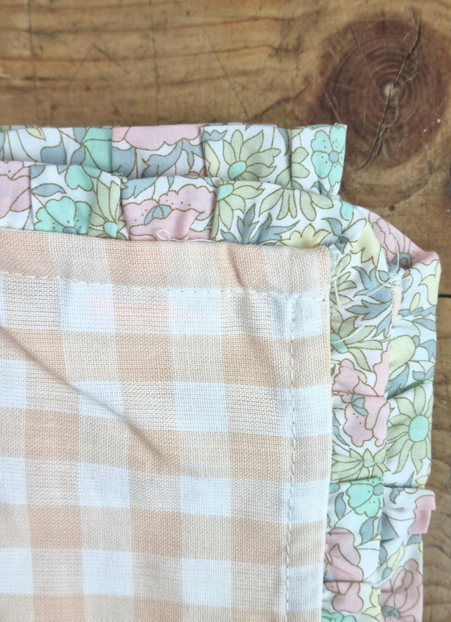 Floral trim napkin