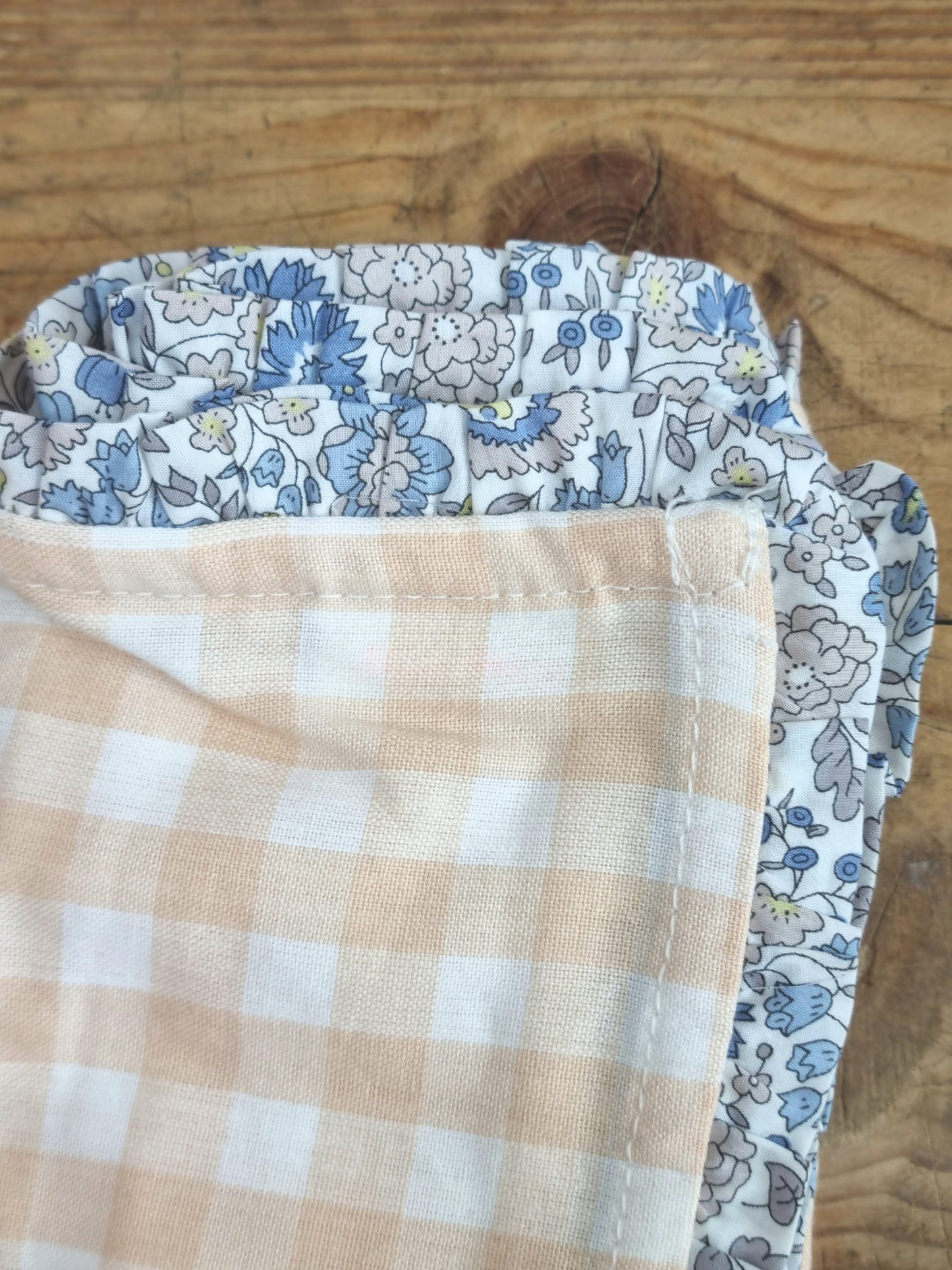 Floral trim napkin