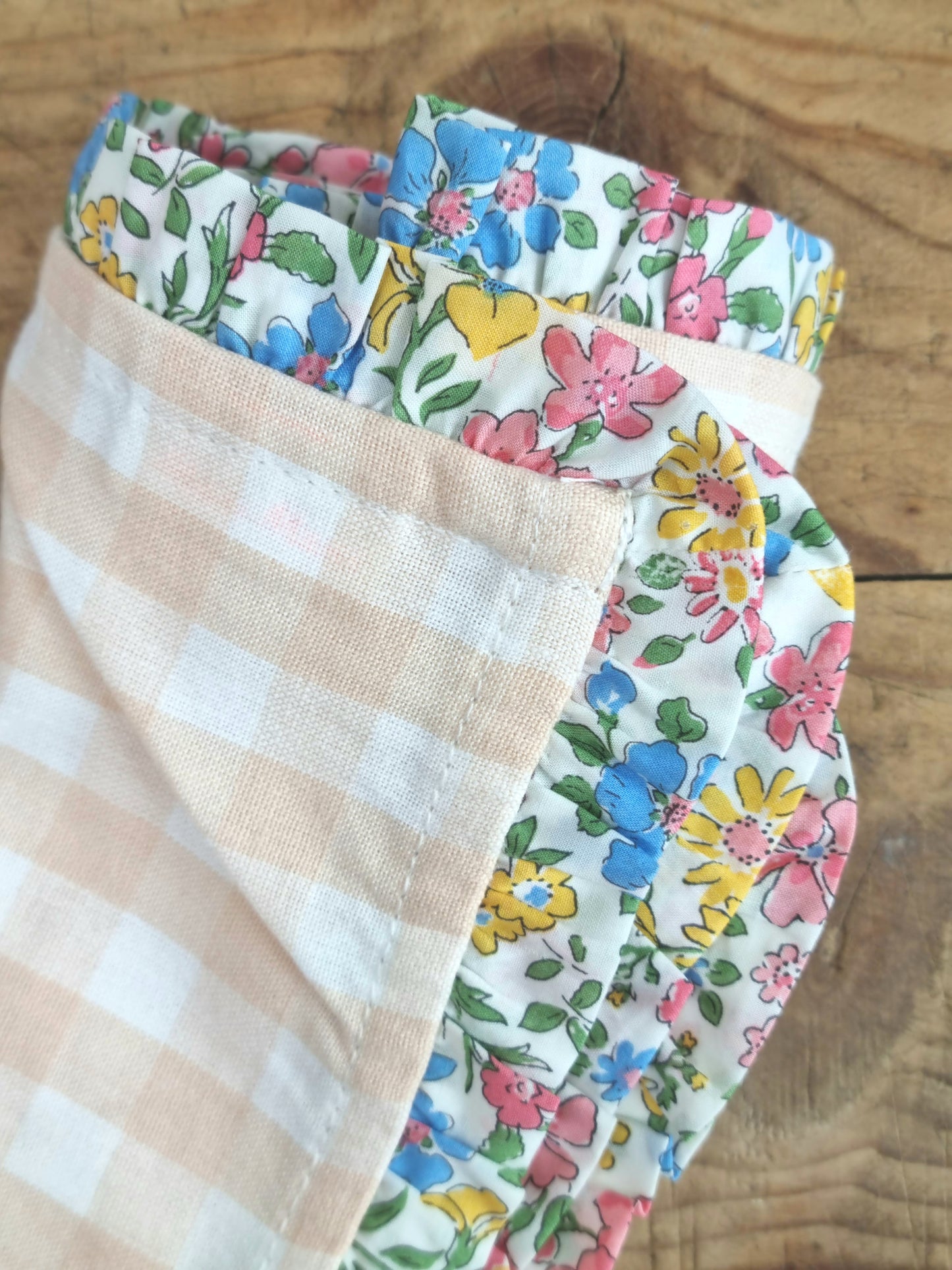 Floral trim napkin