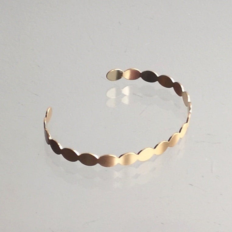 Scallop bangle