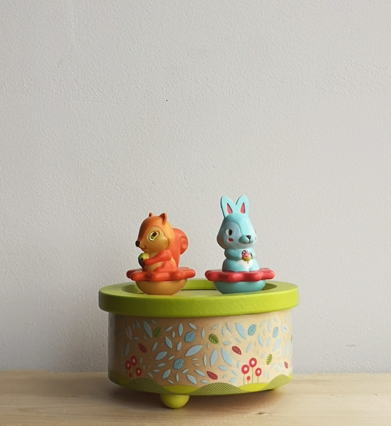Magnetic musical toy