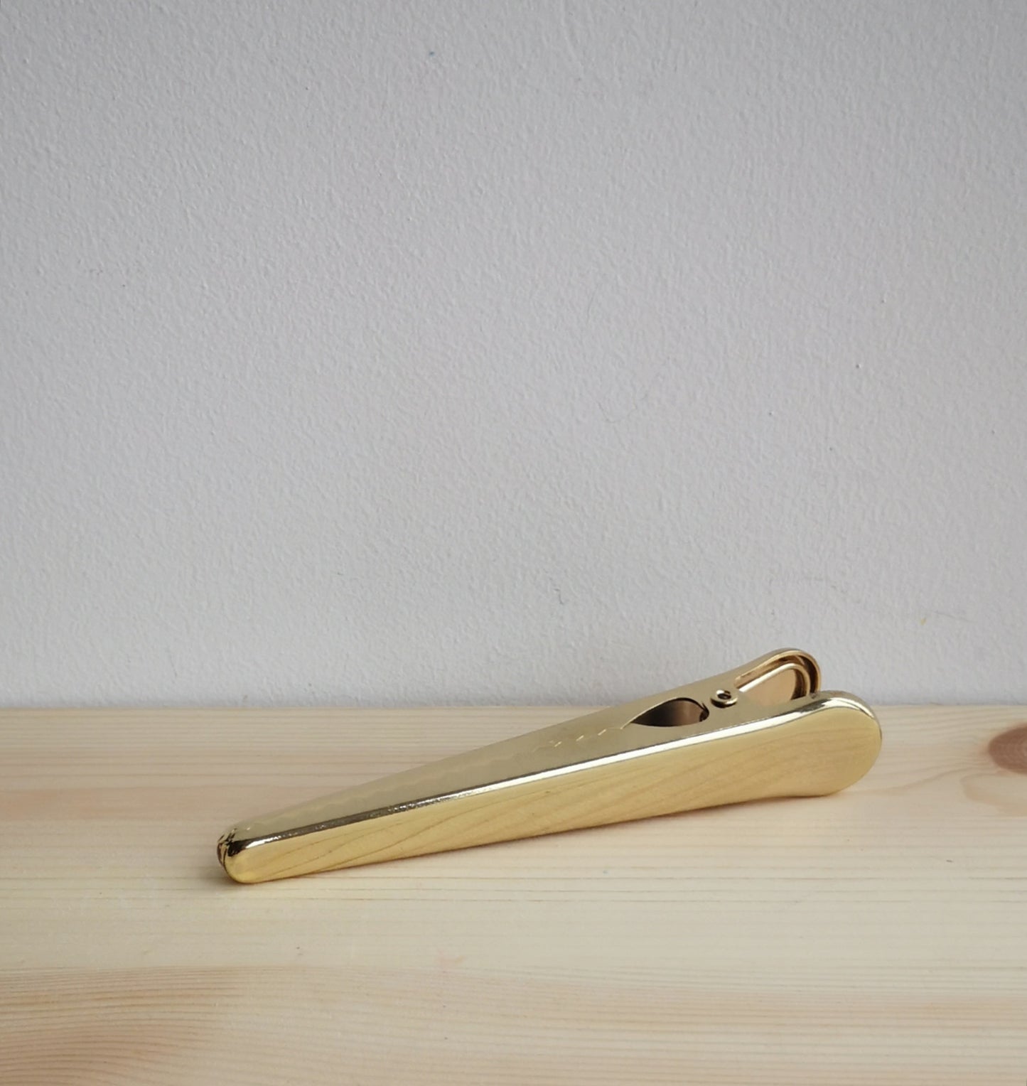 Gold clip