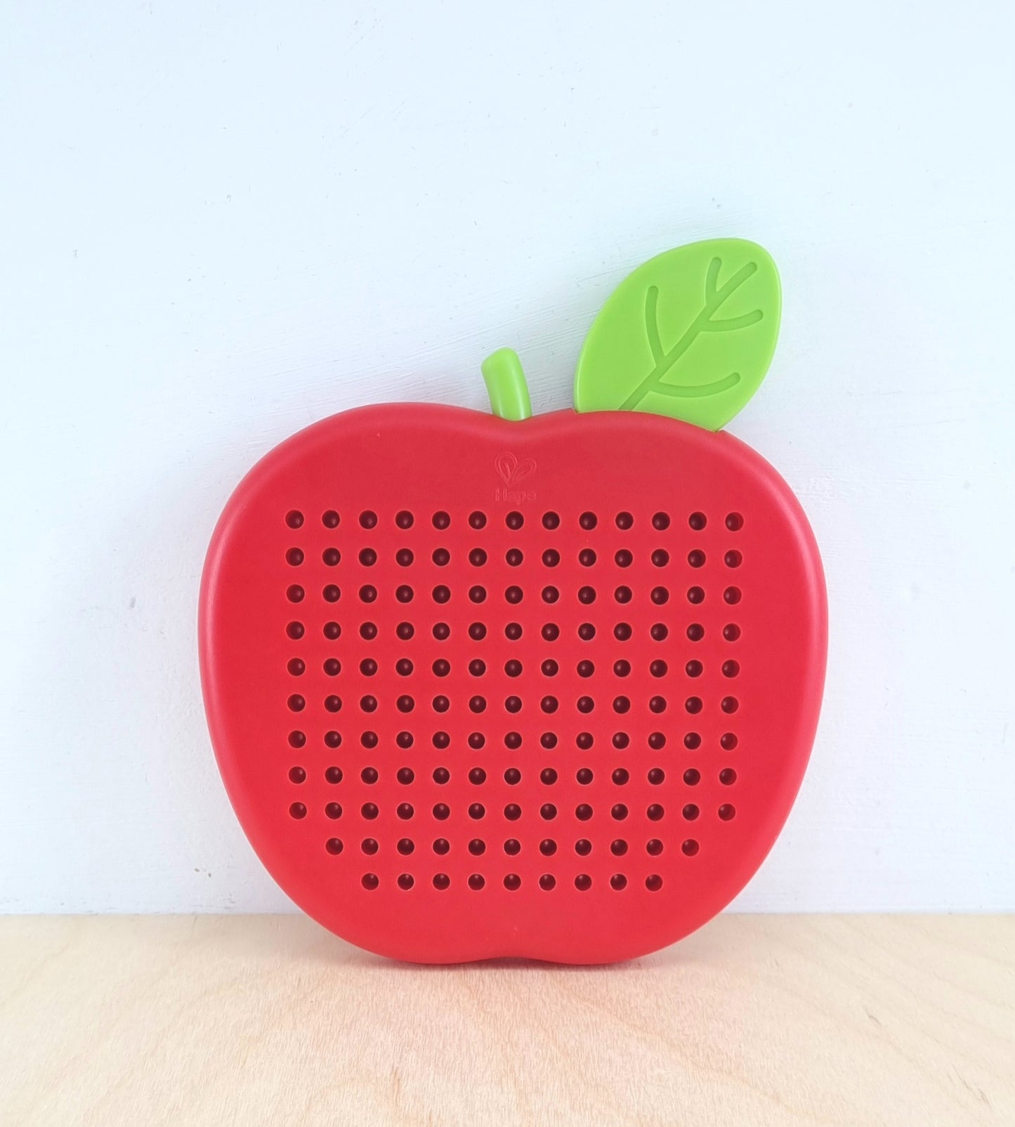 Magnetic apple board