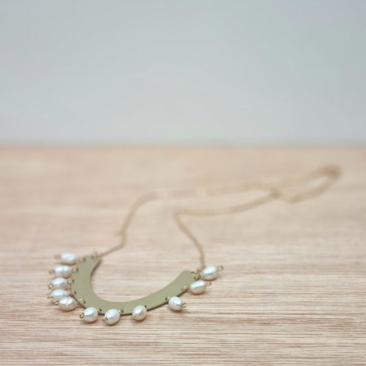 Pearl arch necklace