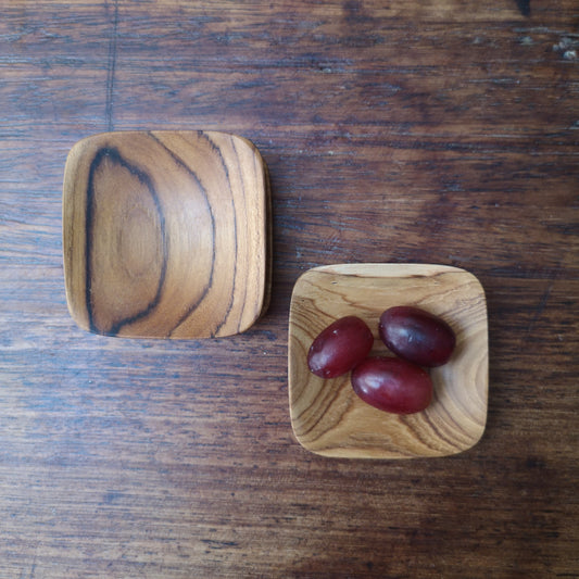 Square teak mini plates