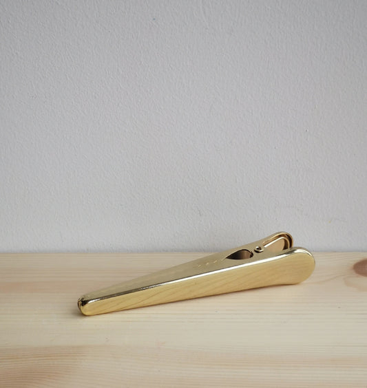 Gold clip